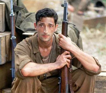 LA DELGADA LÍNEA ROJA | Con la dirección de Terrence Mallik y la actuación de Sean Penn, Jim Caviezel y Adrien Brody, está ambientada en plena Segunda Guerra Mundial, en el año 1942.. Un grupo de hombres de la compañía de fusileros americanos combaten contra el ejército japonés por la conquista de una estratégica colina. 