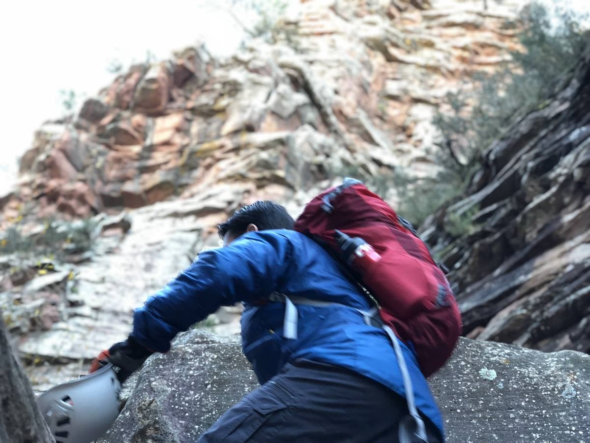 Las vias ferratas (itinerarios horizontales y verticales) de diferente dificultad gozan cada vez de mayores seguidores. Montania Guides organizó a finales de diciembre una actividad en la via ferrata de Andilla. Pronto habrá otras en la Comunitat.