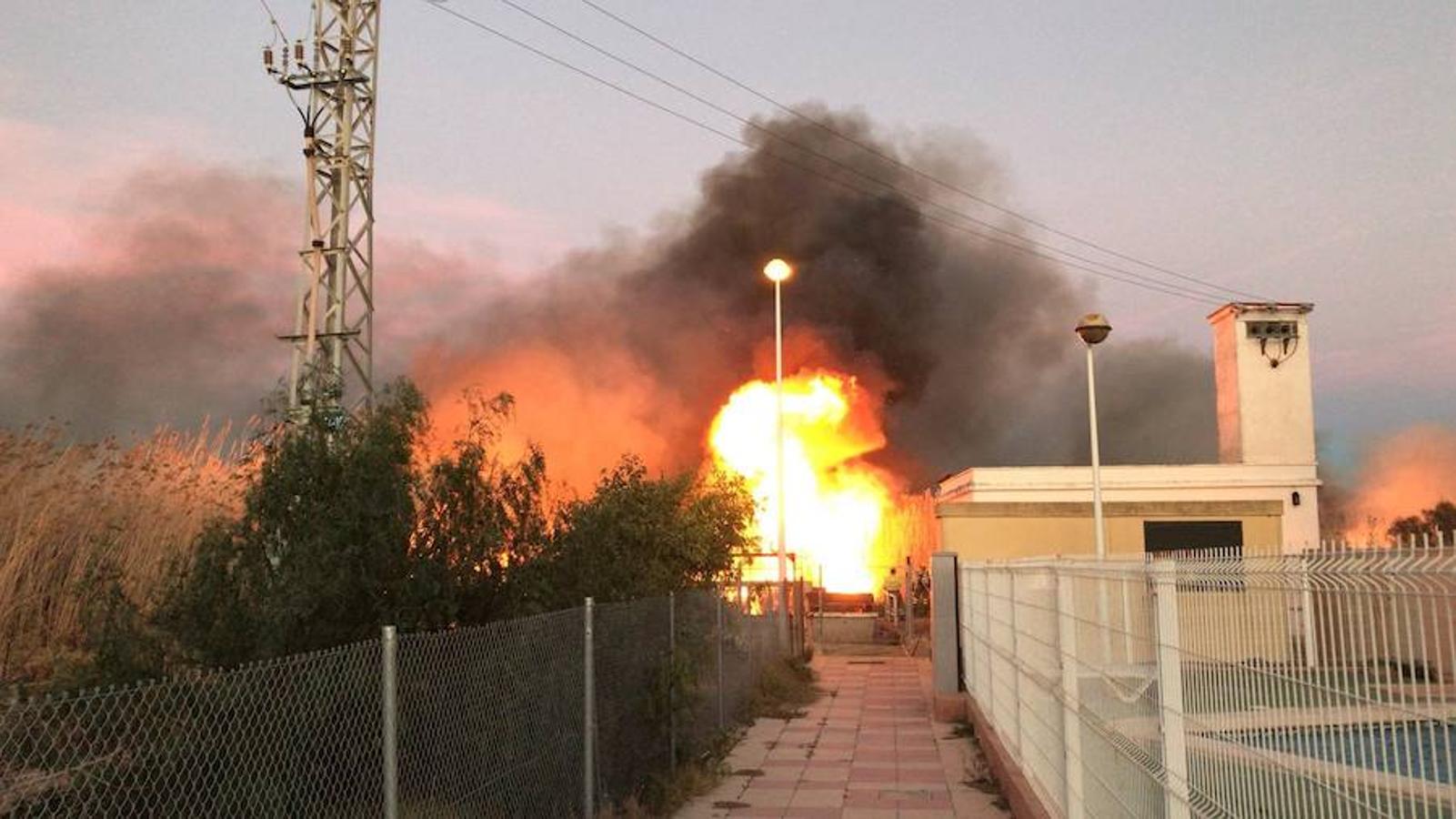 Fotos del incendio en la Marjal dels Moros en Sagunto