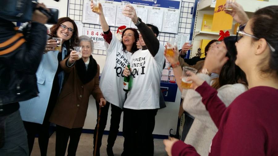 Fotos de la celebración del segundo premio de la Lotería de &#039;El Niño&#039; en Carlet y Benijófar