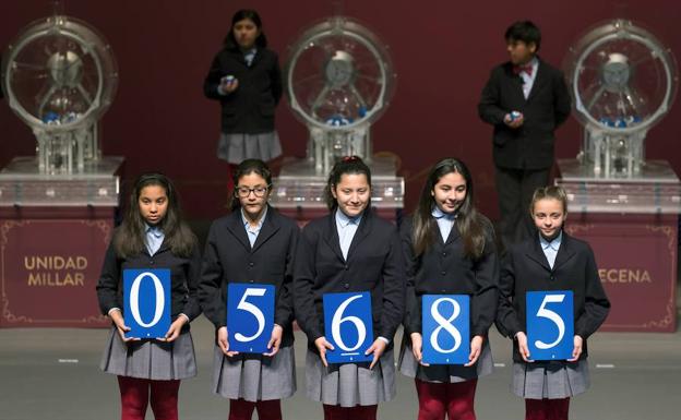 05685, primer premio en el sorteo de la Lotería del Niño 2018, vendido íntegramente en Bilbao