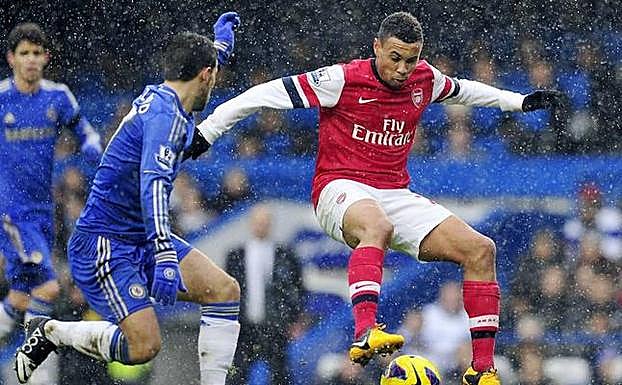 Coquelin, un pivote que se pone en el punto de mira del Valencia