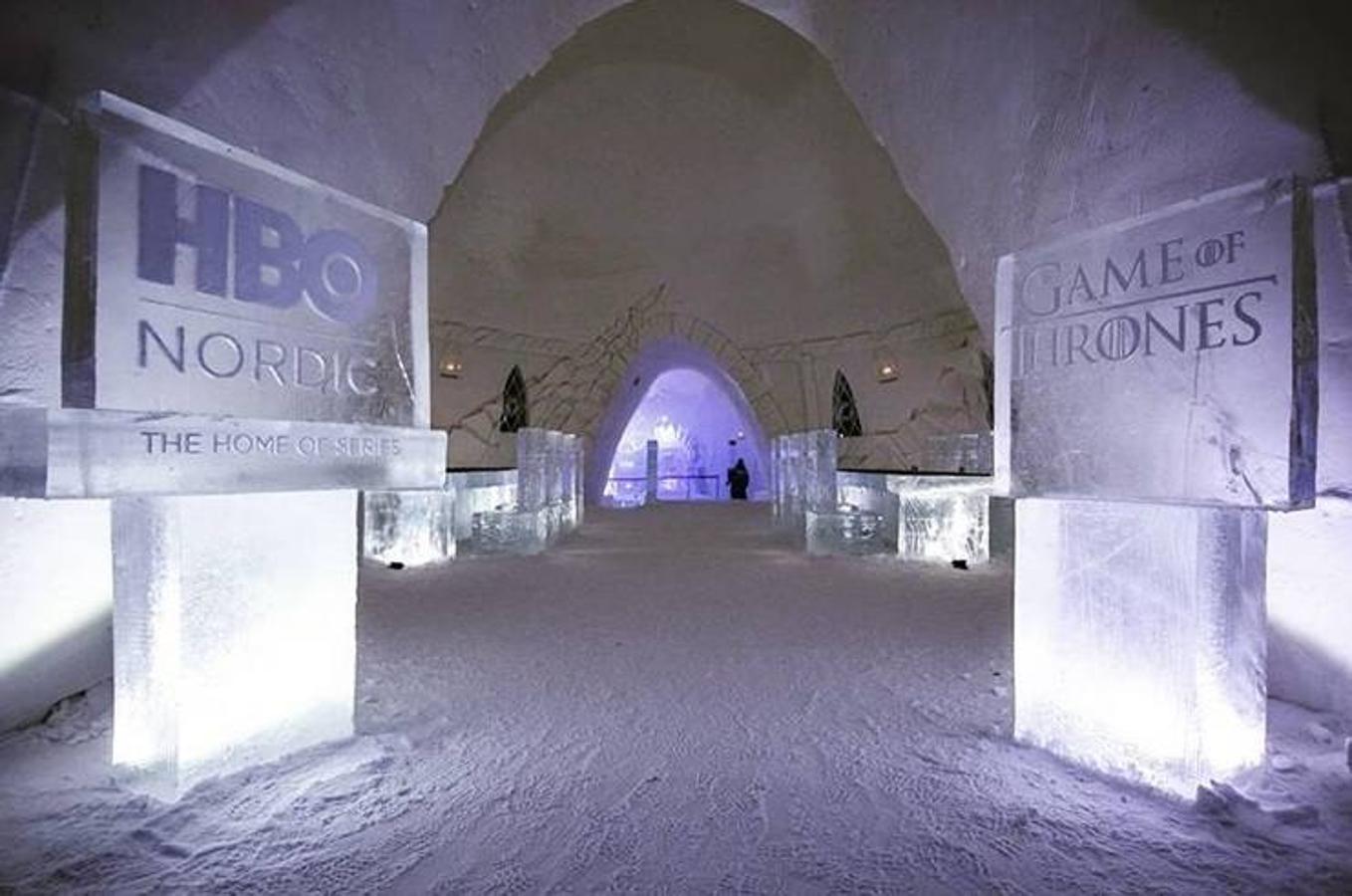 Los seguidores de la serie pueden marcar en su ruta fan un lugar a casi 200km del Círculo Polar Ártico, el hotel Lapland al norte de Finlandia. Con 20 millones de kilos de nieve y 350.000 kilos de hielo natural, hasta los propios caminantes blancos querrían hospedarse en esta SnowVillage de 20.000 metros cuadrados, donde los vivos podrán disfrutar también de restaurante, bar y capilla.