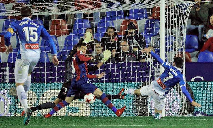 Estas son las mejores imágenes que deja el partido de vuelta de octavos de Copa del Rey en el Ciutat de València