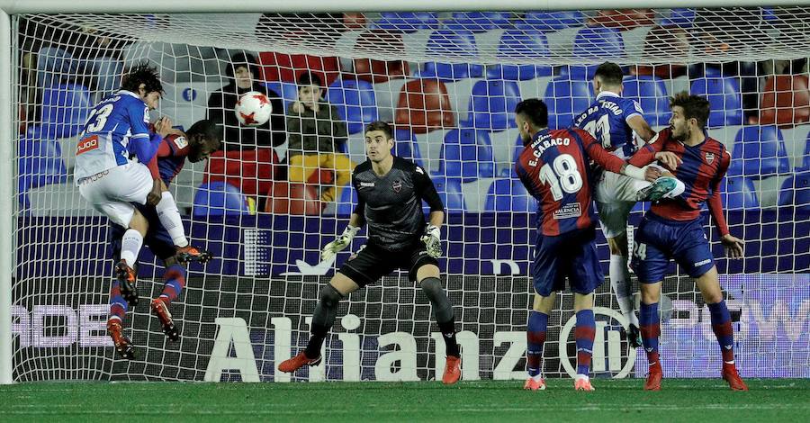 Estas son las mejores imágenes que deja el partido de vuelta de octavos de Copa del Rey en el Ciutat de València