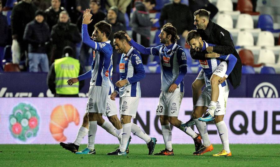 Estas son las mejores imágenes que deja el partido de vuelta de octavos de Copa del Rey en el Ciutat de València