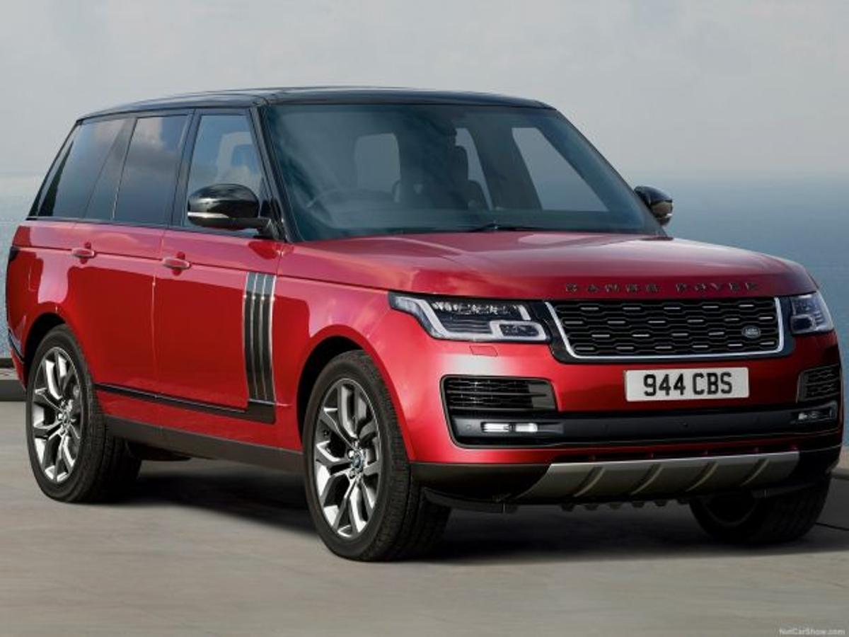 3. Range Rover SV Autobiography | 209.000 euros. El Range fue el primer 4x4 con el que se podía salir del barro al asfalto con cierto confort. La película ha cambiado un poco, y ahora podemos elegir el Range con motor diesel, gasolina y hasta híbrido. El más económico cuesta algo más de 109.000 euros, pero el más caro, el SV Autobiography con más de 500 CV sale por algo más de 200.000 euros. Te estarás preguntando cuánto cuesta el nuevo y espectacular Velar: entre 60.000 y 120.000 euros.