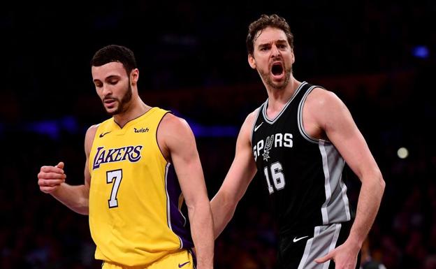 Pau Gasol celebra una canasta. 