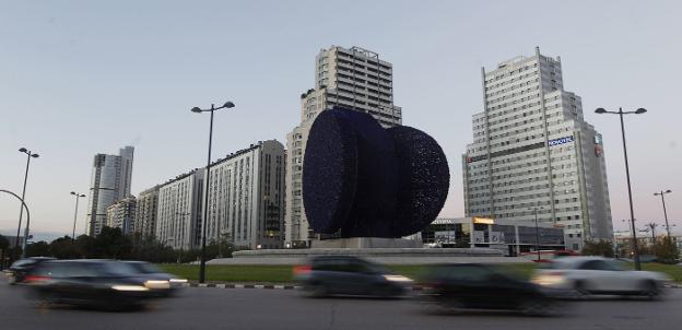 Avenida Cortes Valencianas, que dispone de múltiples edificios de oficinas. 