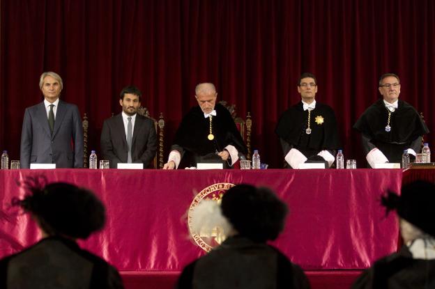 Los rectores de la Universitat, la Politècnica y la Jaume I durante un acto académico. 