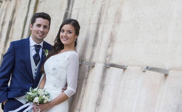 La víctima y su esposa, en el día de su boda 