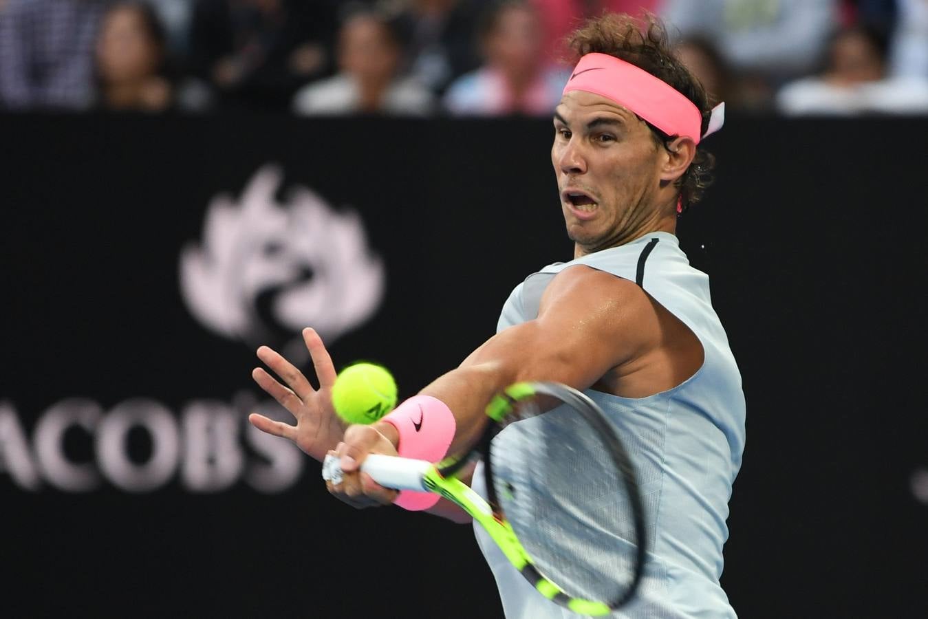 Rafa NAdal ha conseguido la victoria en el debut en el Open de Austrlia 2018. El tenista español ha superado por un triple 6-1 a Victor Estrella Burgos.