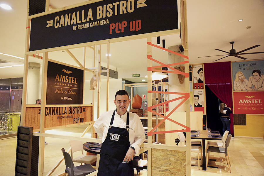 El restaurante, que estará abierto poco más de un mes, se situa en el Mercado de Colón (frente a Habitual, otro de los restaurantes de Camarena). Además, este curioso espacio tiene un aforo para 70 personas y va a abrir todas las noches, además de los viernes, sábados y domingos a mediodía.