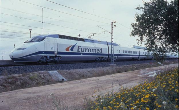 Cortado el tráfico ferroviario entre Valencia y Barcelona por las rachas de viento de 120 km/h en Tarragona