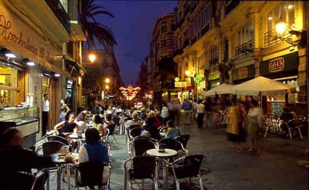 Terrazas en el casco antiguo de Valencia.