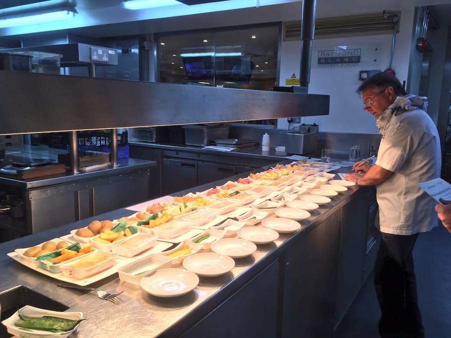 BELMOND LE MANOIR AUX QUAT SAISONS | En Reino Unido también se encuentra el segundo mejor restaurante de lujo del mundo. concretamente en Great Milton. Las cocina francesa y británica tienen su lugar en este restaurante que oferta mucho más que comida. Raymond Blanc lidera una cocina que ha ganado dos estrellas Michelín. Los ingredientes llegan frescos a los fogones gracias al huerto casero del que dispone con más de 8.000 metros cuadrados. 