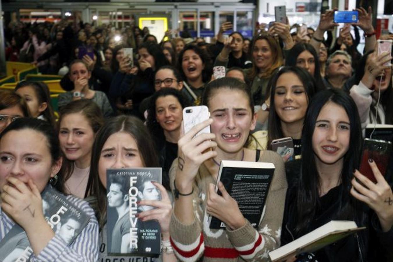 Fotos de la firma del libro &#039;Forever&#039; de Gemeliers en Valencia