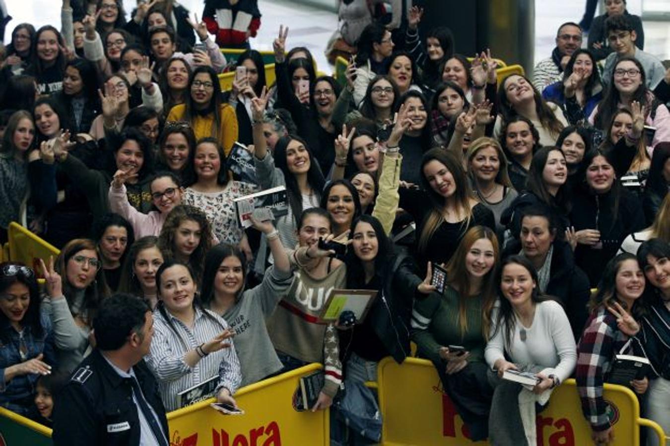 Fotos de la firma del libro &#039;Forever&#039; de Gemeliers en Valencia