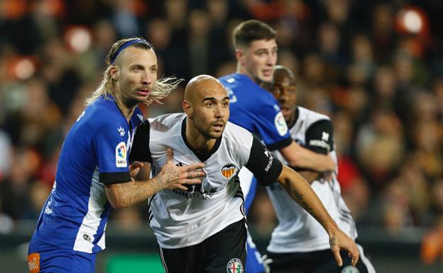 Alexis y Zaza, durante el partido de ida entre el Valencia y el Alavés.