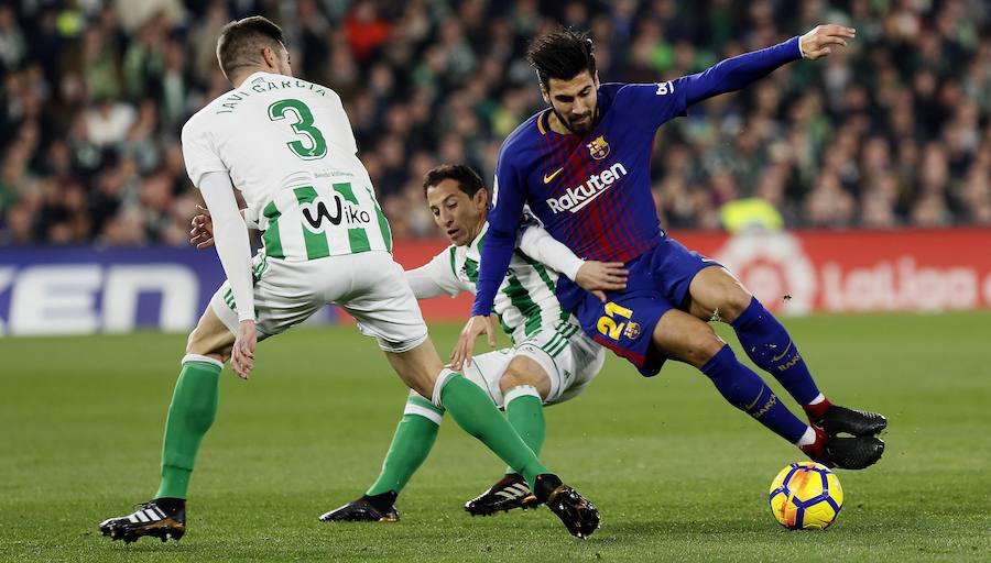 El conjunto de Valverde se llevó la victoria en el Benito Villamarín por 0-5, con un doblete de Messi, otro de Luis Suárez y un tanto de Rakitic.