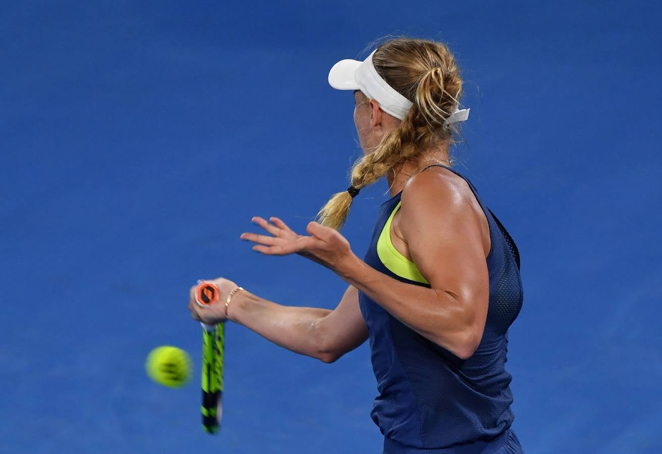 Carla SUárez cayó derrotada ante Caroline Wozniacki (6-0, 6-7 y 6-2) en los cuartos de final del Abierto de Australia. 