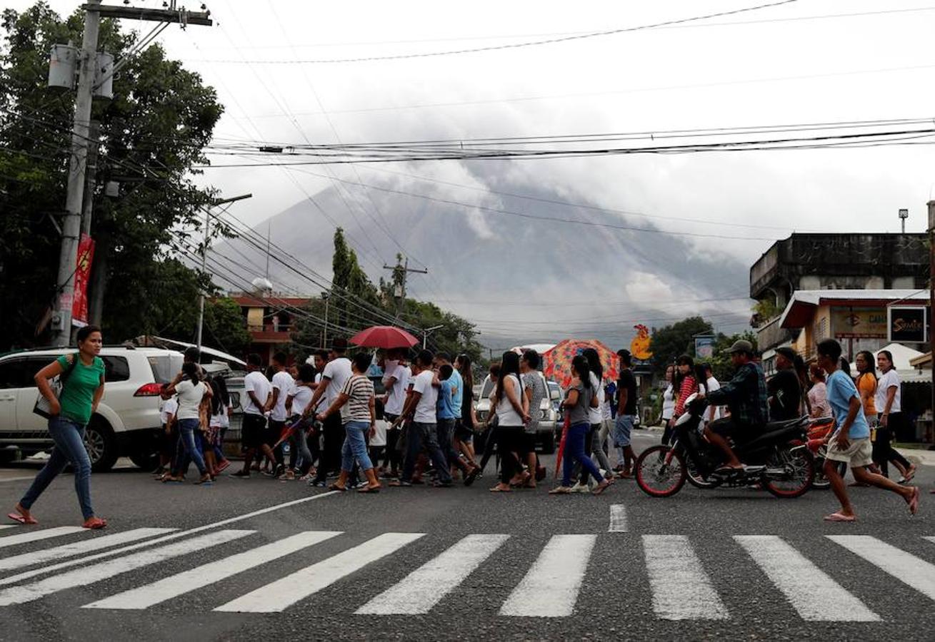 La erupción de tres volcanes en el cinturón del Pacífico ha puesto en alerta a Filipinas, Papua, Indonesia y Nueva Guinea shanghái. El 75% de los volcanes y el 90% de los terremotos del planeta se concentran en el Círculo de Fuego del océano Pacífico.