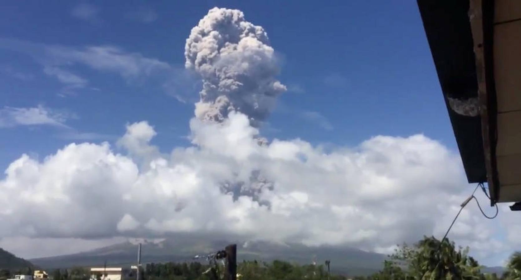 La erupción de tres volcanes en el cinturón del Pacífico ha puesto en alerta a Filipinas, Papua, Indonesia y Nueva Guinea shanghái. El 75% de los volcanes y el 90% de los terremotos del planeta se concentran en el Círculo de Fuego del océano Pacífico.