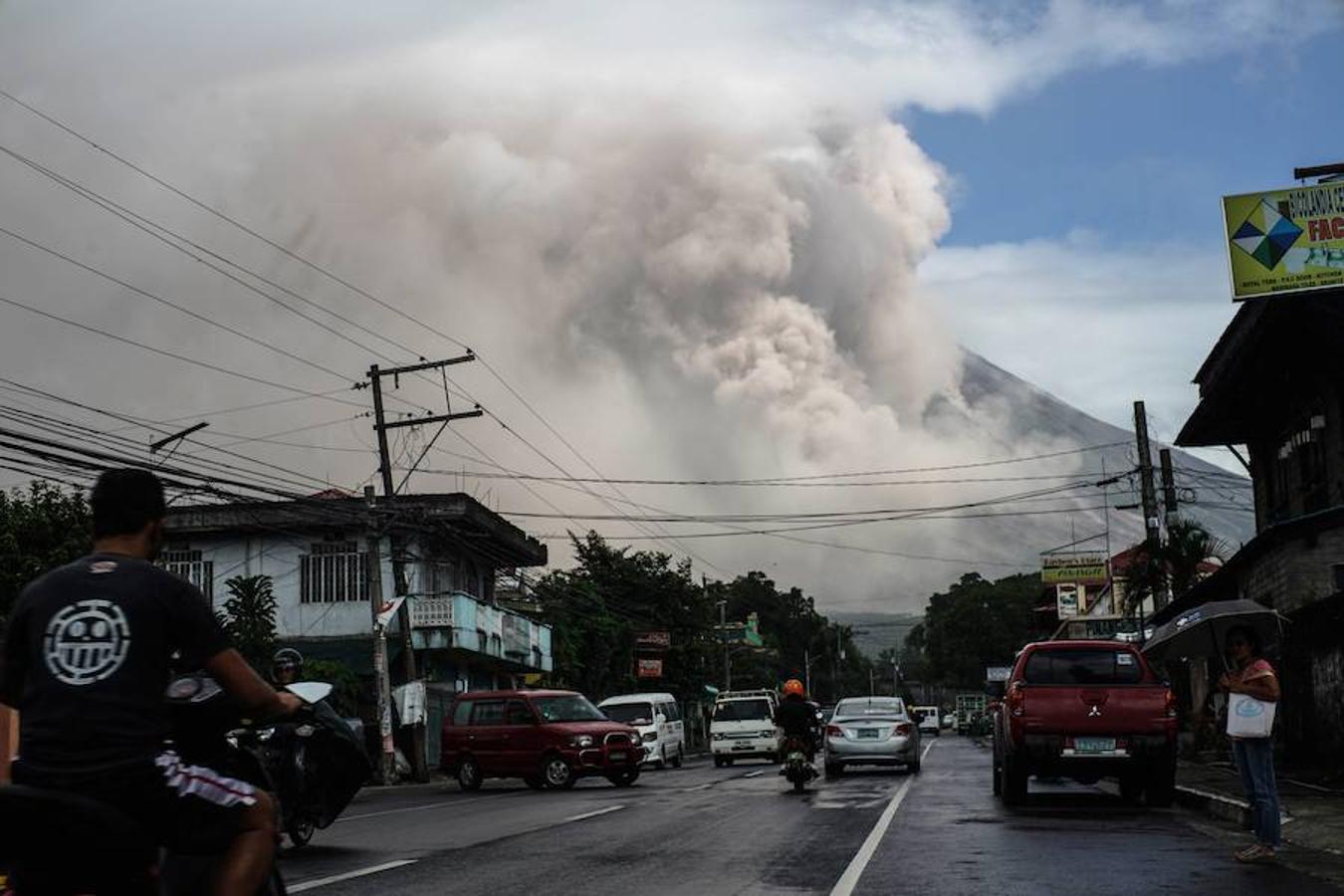La erupción de tres volcanes en el cinturón del Pacífico ha puesto en alerta a Filipinas, Papua, Indonesia y Nueva Guinea shanghái. El 75% de los volcanes y el 90% de los terremotos del planeta se concentran en el Círculo de Fuego del océano Pacífico.