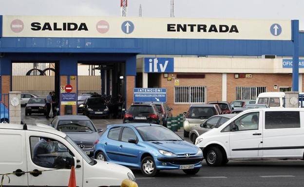 Un servicio de la ITV en Valencia.