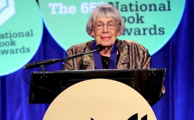 Le Guin, después de dar su discurso tras recibir el Premio Nacional de Literatura de Estados Unidos en 2014. 