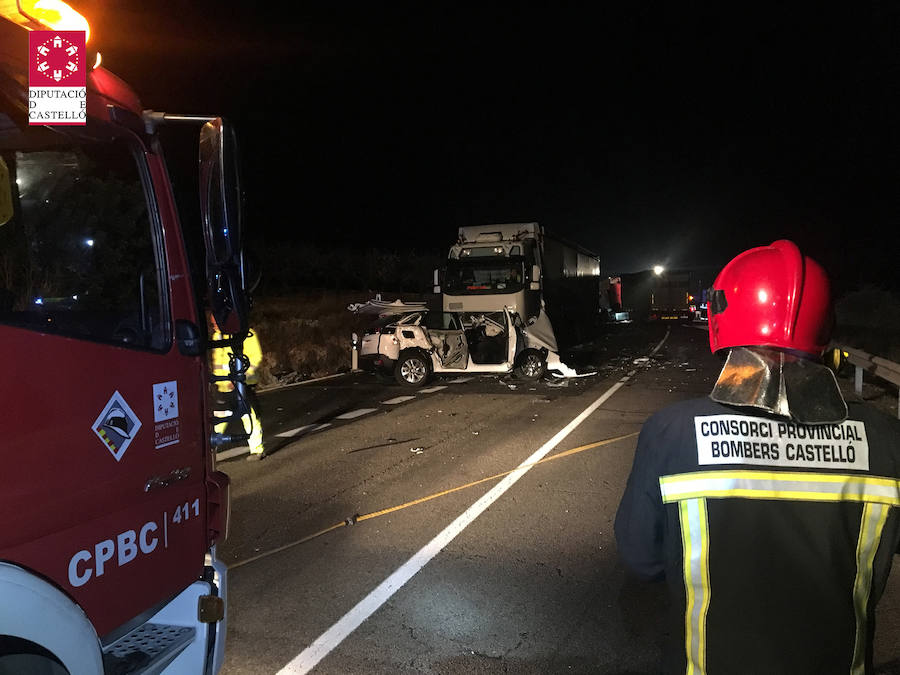 Fotos del accidente mortal en la N-340 en Alcalá de Xivert