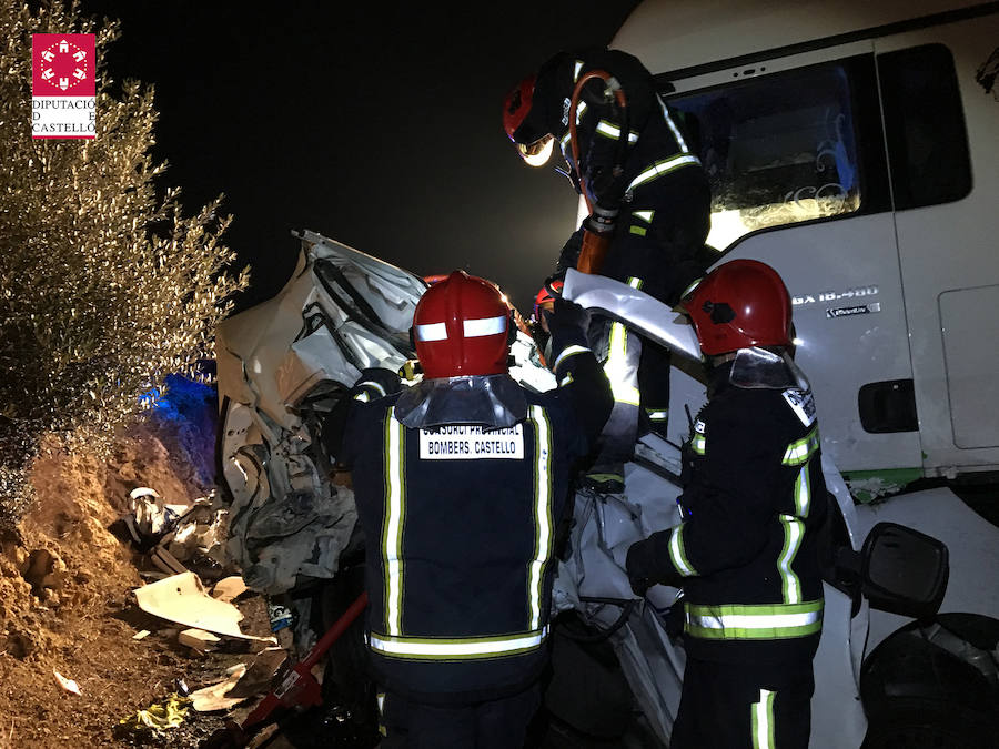 Fotos del accidente mortal en la N-340 en Alcalá de Xivert