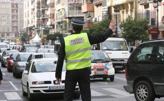 Un centenar de aspirantes, fuera de la oposición a Policía Local