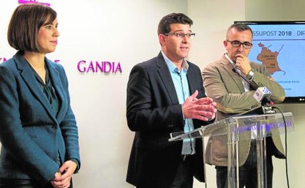 Jorge Rodríguez presenta el Presupuesto para 2018 y las ayudas a los municipios, acompañado por la alcaldesa de Gandia, Diana Morant.