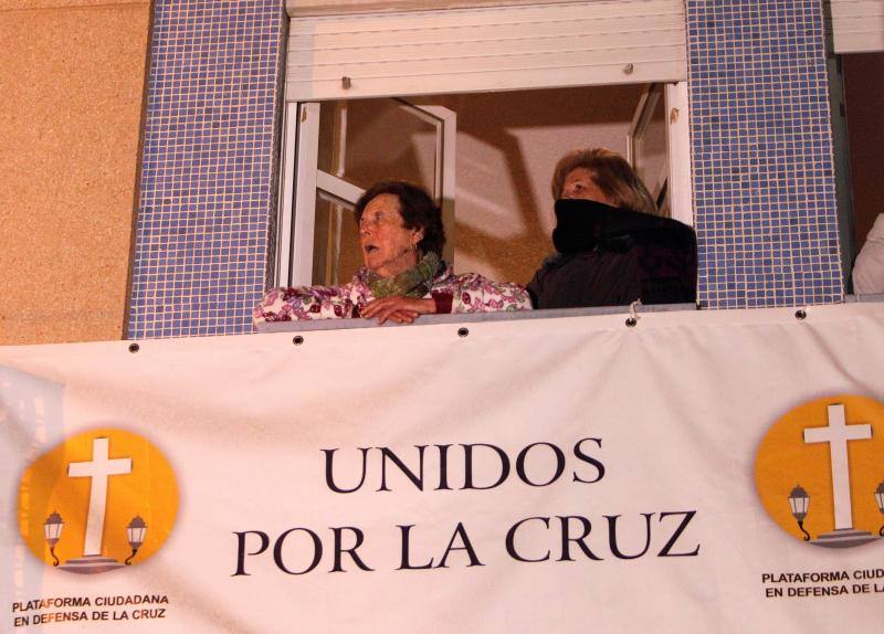 Fotos de la retirada de la cruz franquista de Callosa de Segura