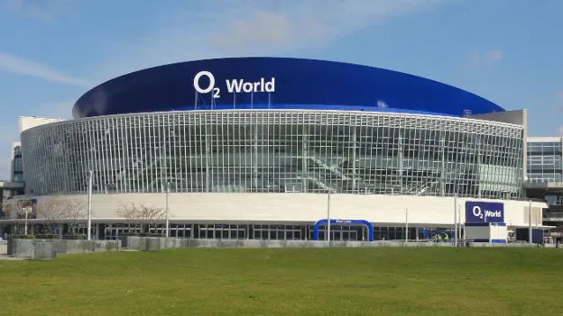 Aspecto exterior del actual Mercedes Arena, durante la visita del Valencia Basket a Berlín en marzo de 2014. 