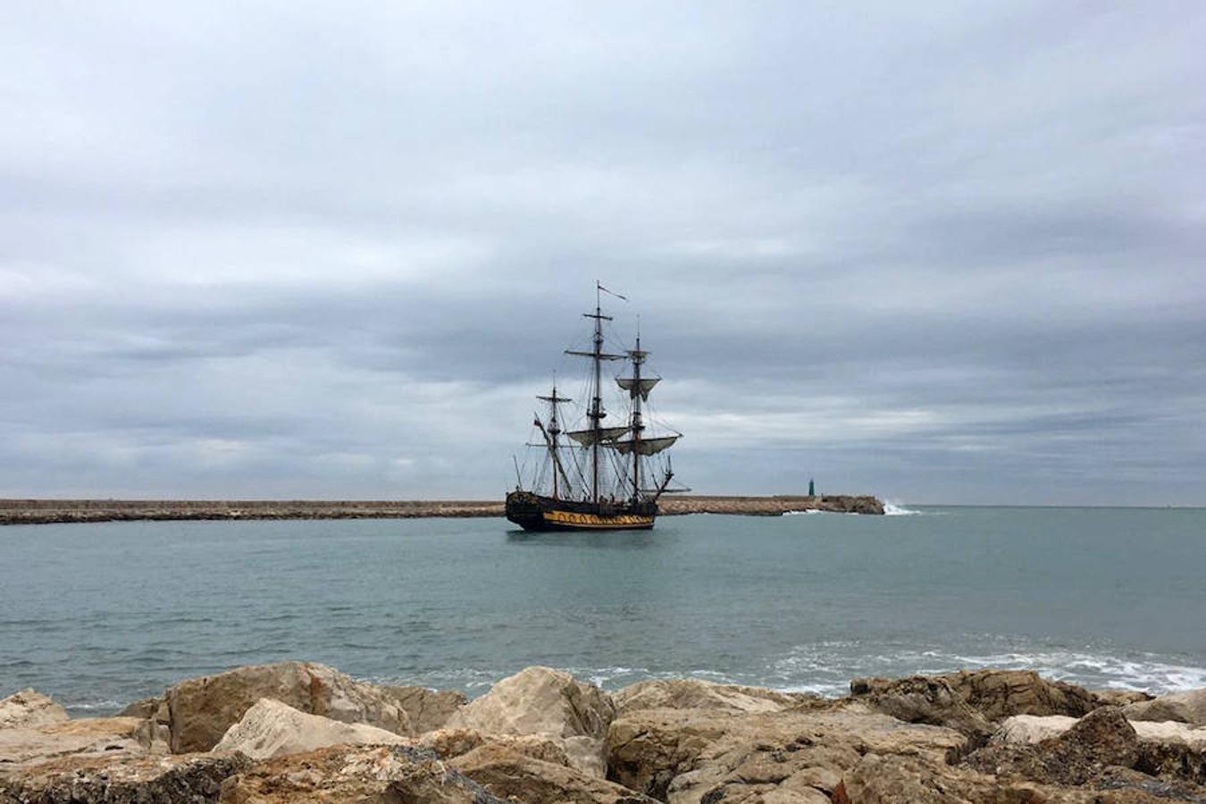 El buque escuela ruso Shtandart atraca en Dénia
