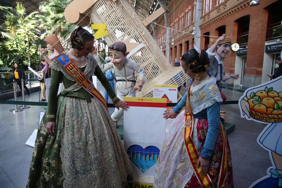 Fotos de la inauguración de la falla instalada en la estación de Atocha en Madrid