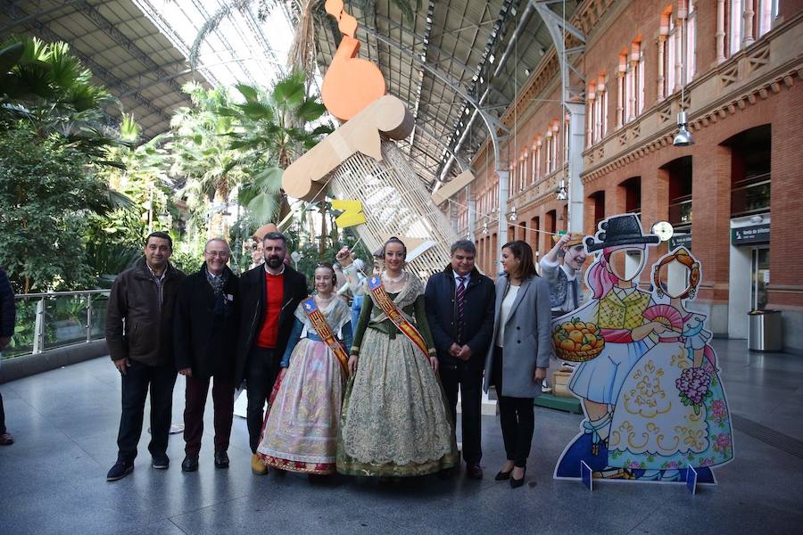 Fotos de la inauguración de la falla instalada en la estación de Atocha en Madrid