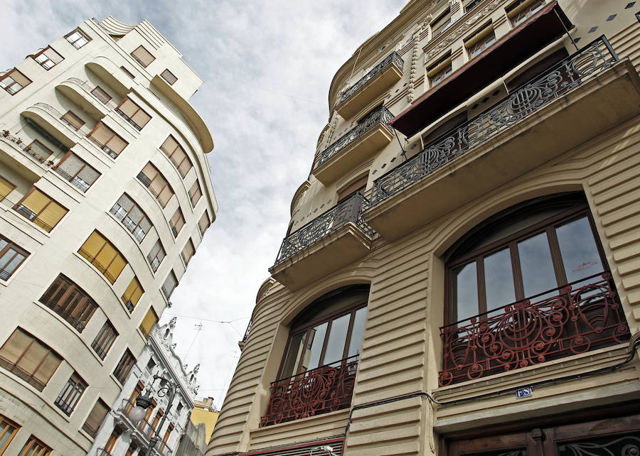 Arquitectura de Valencia| El actor se confiesa un enamorado de la arquitectura de Valencia, sobre todo de las calles del distrito del Ensanche de la ciudad; calle Isabel la Católica, Colón... "Cuando paseo por allí, si no voy con prisa, siempre miro hacía arriba. Me gusta mucho la estructura de esos edificios", asegura.