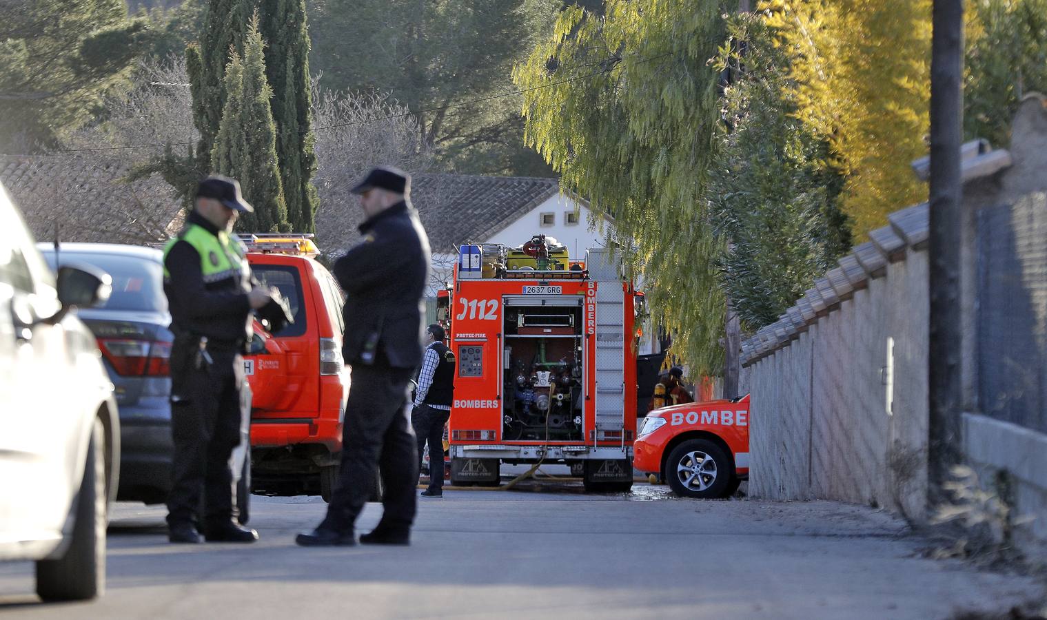 Un incendio de una casa de campo en ontinyent ha causado la muerte de dos bebés de 10 meses. Las pequeñas se encontraban solas en casa porque el padre había salido a cortar leña cerca.