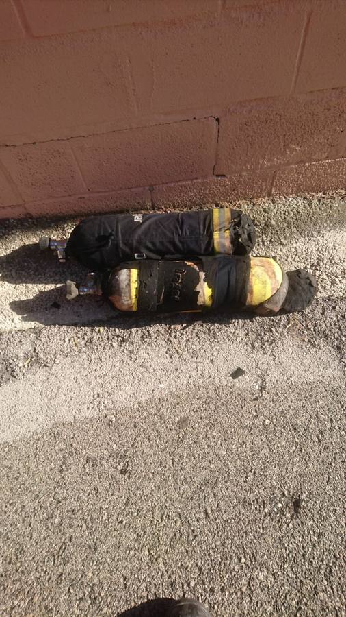 Un incendio de una casa de campo en ontinyent ha causado la muerte de dos bebés de 10 meses. Las pequeñas se encontraban solas en casa porque el padre había salido a cortar leña cerca.