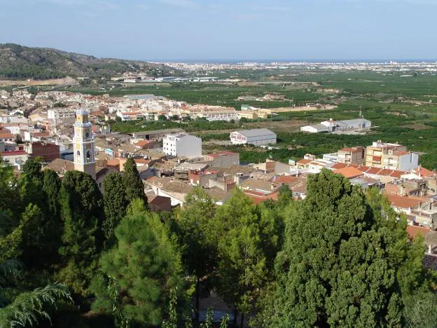 Imagen panorámica del municipio de Ador tomada desde una de las montañas que lo rodean. 