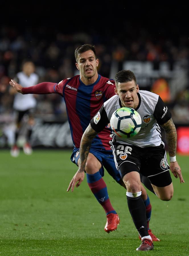 Estas son las imágenes que deja el derbi en Mestalla, jornada 23 de la Liga