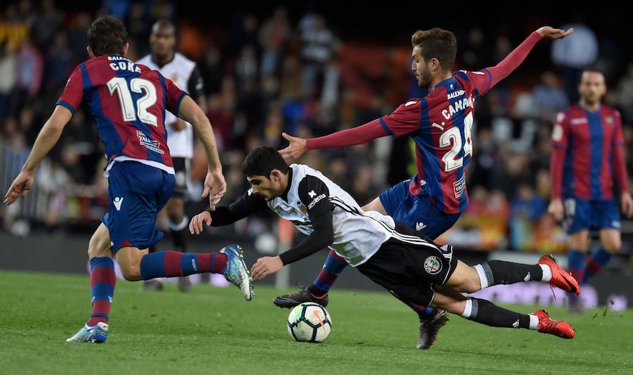 Estas son las imágenes que deja el derbi en Mestalla, jornada 23 de la Liga