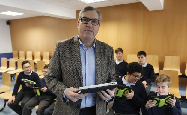 Luis Garrido, 'don Luis' para sus alumnos, en la sede de la Escolania.
