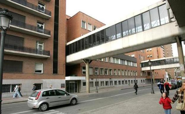 Más averías y retrasos se suman al deterioro del Hospital Clínico
