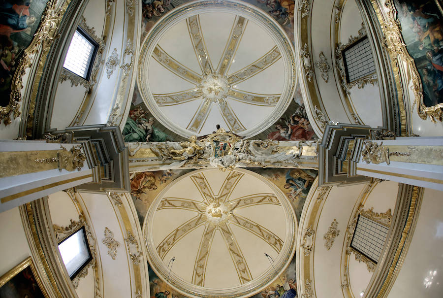 La iglesia de San Nicolás, considerada "la Capilla Sixtina valenciana" tras su recuperación pictórica y estructural de los últimos años, luce ya la restauración y el reagrupamiento cronológico también de su Capilla de la Comunión, una obra del siglo XVIII que arrastraba décadas de deterioro. Los trabajos de restauración de la capilla han concluido tras nueve meses y una inversión de un millón de euros financiados por la Fundación Hortensia Herrero, que lleva invertidos ya 5,5 millones en los últimos seis años en esta iglesia. La Capilla de la Comunión data de 1760 y aunque ha sido restaurada a principios del siglo XX, era "evidente su deterioro progresivo desde los años 30" y en ella pueden verse dos cúpulas sucesivas, "algo que no sucede en ninguna otra capilla valenciana". 