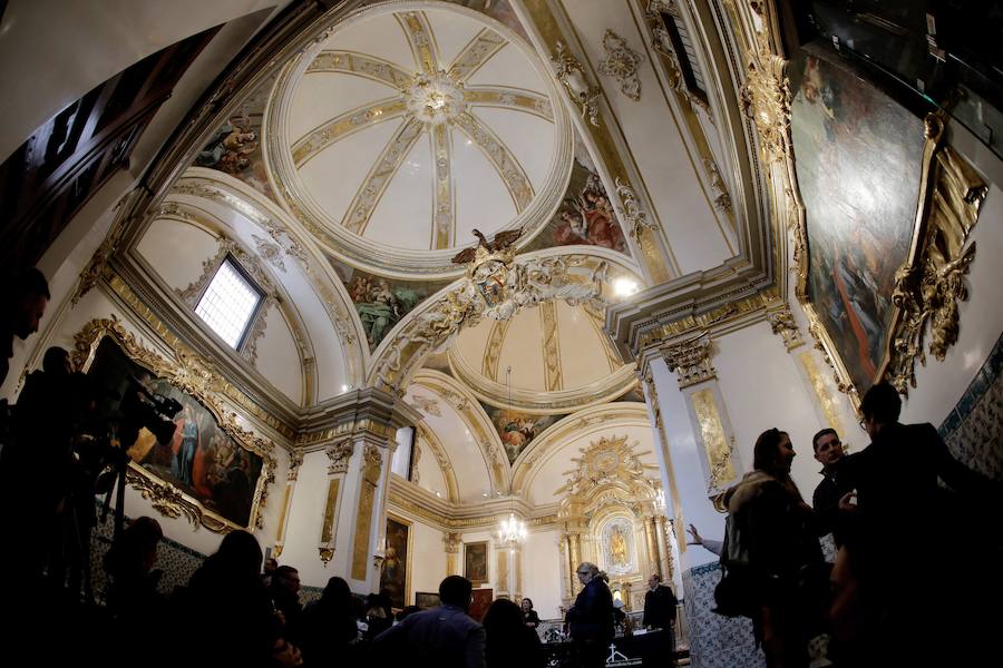 La iglesia de San Nicolás, considerada "la Capilla Sixtina valenciana" tras su recuperación pictórica y estructural de los últimos años, luce ya la restauración y el reagrupamiento cronológico también de su Capilla de la Comunión, una obra del siglo XVIII que arrastraba décadas de deterioro. Los trabajos de restauración de la capilla han concluido tras nueve meses y una inversión de un millón de euros financiados por la Fundación Hortensia Herrero, que lleva invertidos ya 5,5 millones en los últimos seis años en esta iglesia. La Capilla de la Comunión data de 1760 y aunque ha sido restaurada a principios del siglo XX, era "evidente su deterioro progresivo desde los años 30" y en ella pueden verse dos cúpulas sucesivas, "algo que no sucede en ninguna otra capilla valenciana". 