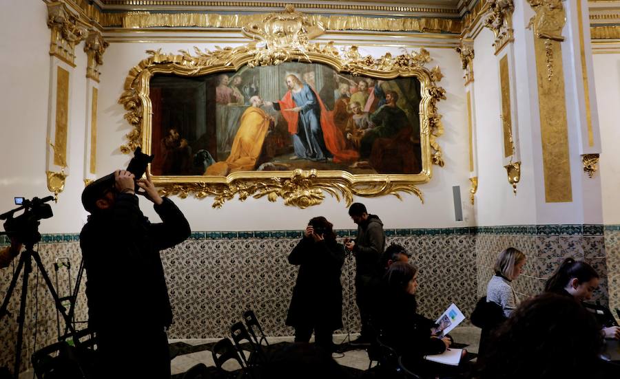 La iglesia de San Nicolás, considerada "la Capilla Sixtina valenciana" tras su recuperación pictórica y estructural de los últimos años, luce ya la restauración y el reagrupamiento cronológico también de su Capilla de la Comunión, una obra del siglo XVIII que arrastraba décadas de deterioro. Los trabajos de restauración de la capilla han concluido tras nueve meses y una inversión de un millón de euros financiados por la Fundación Hortensia Herrero, que lleva invertidos ya 5,5 millones en los últimos seis años en esta iglesia. La Capilla de la Comunión data de 1760 y aunque ha sido restaurada a principios del siglo XX, era "evidente su deterioro progresivo desde los años 30" y en ella pueden verse dos cúpulas sucesivas, "algo que no sucede en ninguna otra capilla valenciana". 